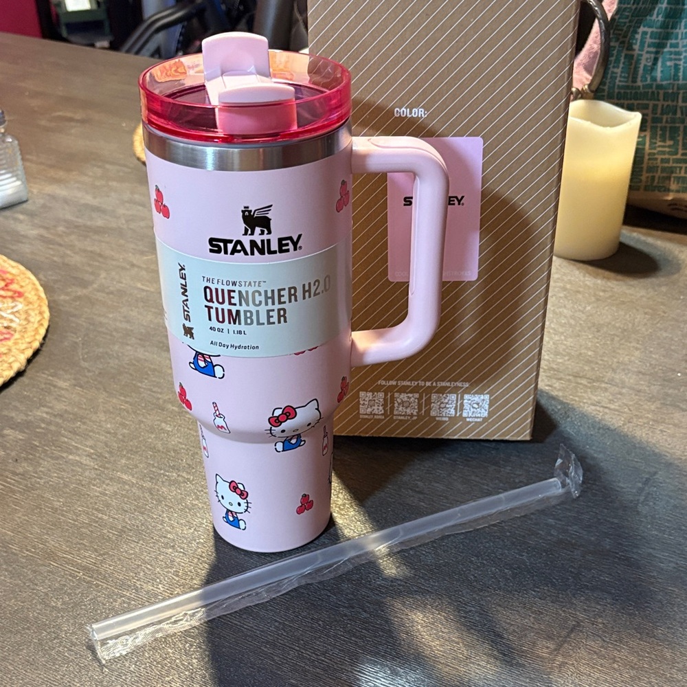 🩷💕Stanley Pink Hello Kitty Quencher H2.0 Tumbler with Handle💕